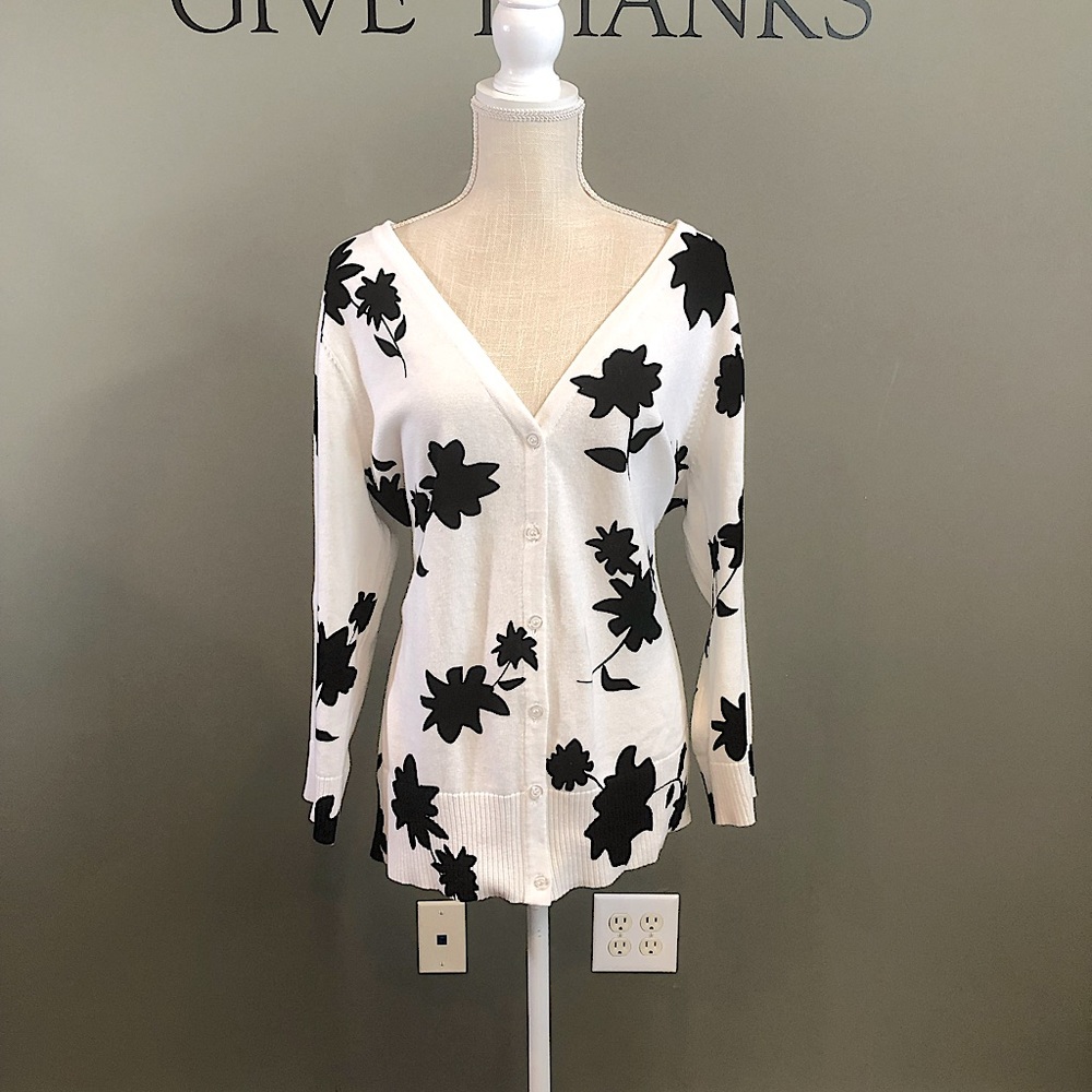 Apt. 9 Sweater White and Black Leaf’s XXL